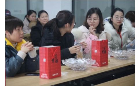 神農(nóng)針推館《防治頸肩腰腿痛》專題講座走進株洲時代華先！