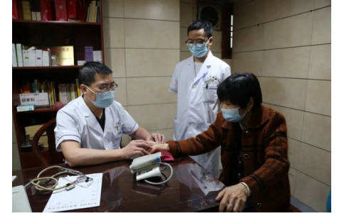 曹文新：精研數(shù)寸銀針弘仁術(shù)，擅用一雙巧手濟(jì)蒼生！