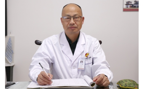 喜訊！熱烈祝賀馬志忠主任榮獲第二屆國醫(yī)大師劉志明（湘潭）中醫(yī)藥發(fā)展貢獻(xiàn)獎，并入選全國基層名老中醫(yī)藥專家傳承工作室建設(shè)項目
